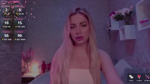 Snapshot of holly_molly8 chatting on 10/12/25, 02:43 holly_molly8 online show from 10/12/25, 02:43