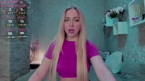 Snapshot of holly_molly8 chatting on 10/30/25, 07:25 holly_molly8 online show from 10/30/25, 07:25