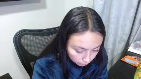 Snapshot of holly_rose69 chatting on 10/16/25, 06:58 Holly online show from 10/16/25, 06:58