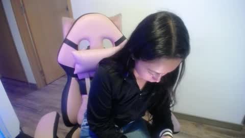 Snapshot of holly_rose69 chatting on 10/17/25, 09:50 Holly online show from 10/17/25, 09:50