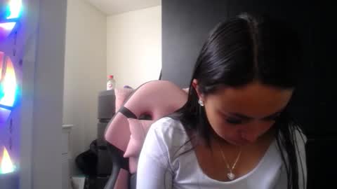 Snapshot of holly_rose69 chatting on 01/07/26, 06:54 Holly online show from 01/07/26, 06:54