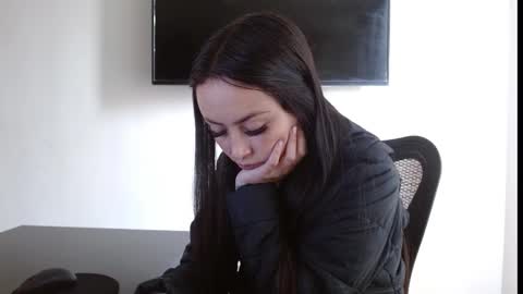 Snapshot of holly_rose69 chatting on 02/23/26, 09:01 Holly online show from 02/23/26, 09:01