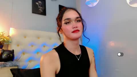 Snapshot of holly_sunshine69 chatting on 12/20/24, 04:31 Apple online show from 12/20/24, 04:31