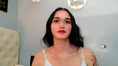 Snapshot of holly_sunshine69 chatting on 12/24/24, 03:16 Apple online show from 12/24/24, 03:16