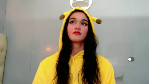 Snapshot of holly_sunshine69 chatting on 12/29/24, 09:17 Apple online show from 12/29/24, 09:17