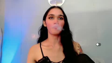 Snapshot of holly_sunshine69 chatting on 01/13/25, 09:30 Apple online show from 01/13/25, 09:30