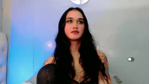 Snapshot of holly_sunshine69 chatting on 01/31/25, 08:22 Apple online show from 01/31/25, 08:22