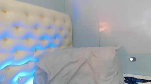 Snapshot of holly_sunshine69 chatting on 02/18/25, 08:16 Apple online show from 02/18/25, 08:16