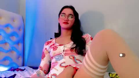 Snapshot of holly_sunshine69 chatting on 02/15/26, 02:41 Apple online show from 02/15/26, 02:41