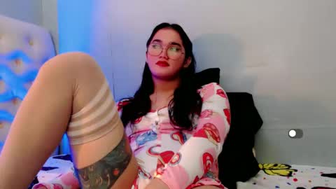 Snapshot of holly_sunshine69 chatting on 03/02/26, 05:08 Apple online show from 03/02/26, 05:08
