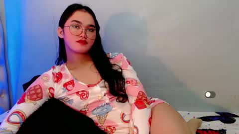 Snapshot of holly_sunshine69 chatting on 03/02/26, 08:54 Apple online show from 03/02/26, 08:54