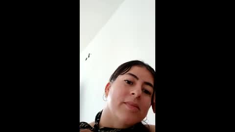 Snapshot of holly_velvett chatting on 05/31/26, 06:42 holly online show from 05/31/26, 06:42
