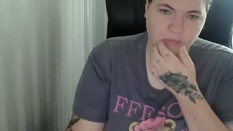 HollyLaEva online show from 09/18/25, 11:01