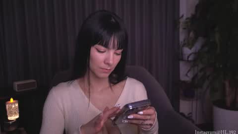 Holly Linder online show from 11/30/25, 01:53