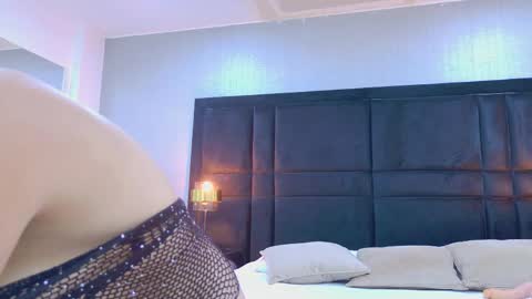 Snapshot of hollyolson chatting on 03/28/26, 12:05 Holly online show from 03/28/26, 12:05