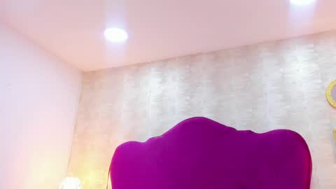 Snapshot of hollyolson chatting on 04/18/26, 01:15 Holly online show from 04/18/26, 01:15