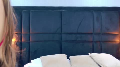 Snapshot of hollyolson chatting on 05/05/26, 06:27 Holly online show from 05/05/26, 06:27
