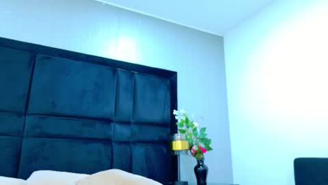 Snapshot of hollyolson chatting on 06/10/26, 07:35 Holly online show from 06/10/26, 07:35