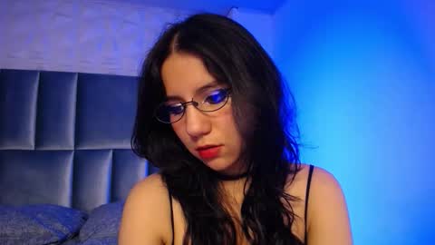hollypeach_ online show from 03/16/26, 07:40