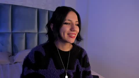 hollypeach_ online show from 05/17/26, 03:52