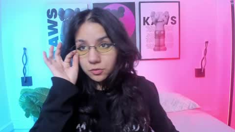 hollypeach_ online show from 06/07/26, 03:16