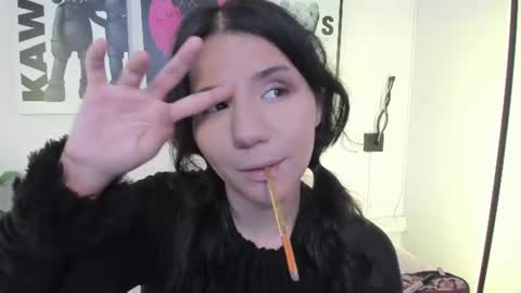 hollypeach_ online show from 06/16/26, 07:27