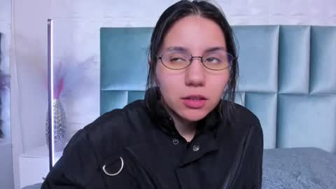 hollypeach_ online show from 06/29/26, 06:41