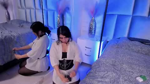 hollypeach_ online show from 07/15/26, 08:14