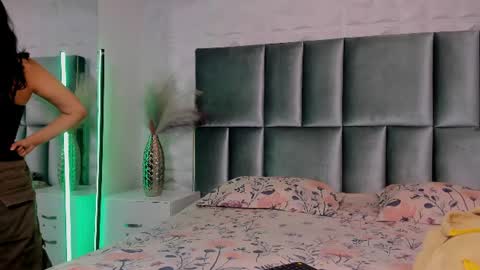 hollypeach_ online show from 07/29/26, 07:23