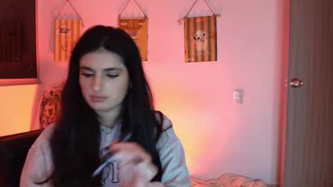 hollyshit_ online show from 06/24/26, 12:09