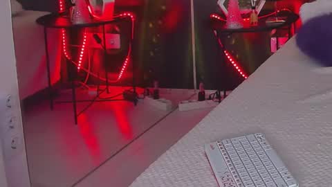 HollyTaillor online show from 10/21/25, 05:30