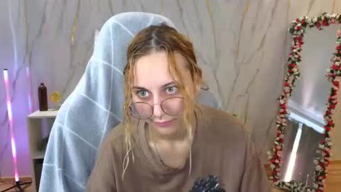 Polly online show from 08/10/26, 02:37