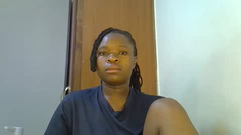 Snapshot of holy_ebony chatting on 05/18/26, 02:07 holy_ebony online show from 05/18/26, 02:07