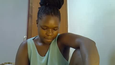 Snapshot of holy_ebony chatting on 05/19/26, 11:44 holy_ebony online show from 05/19/26, 11:44