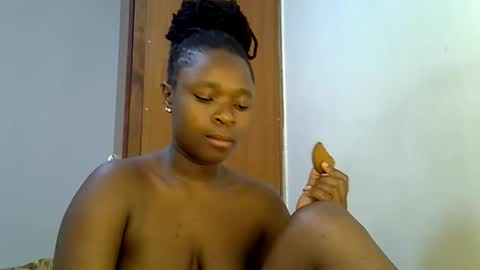 Snapshot of holy_ebony chatting on 05/24/26, 05:40 holy_ebony online show from 05/24/26, 05:40