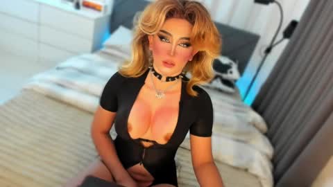 Miss Gia online show from 06/03/26, 12:02