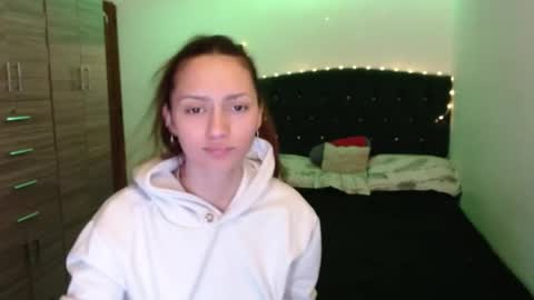 Snapshot of holy_julii chatting on 06/01/26, 03:52 holy_julii online show from 06/01/26, 03:52