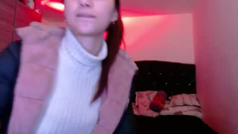 Snapshot of holy_julii chatting on 06/13/26, 04:10 holy_julii online show from 06/13/26, 04:10