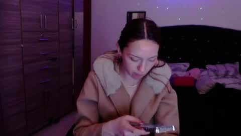 holy_julii online show from 06/15/26, 02:36