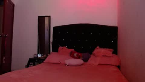 holy_julii online show from 07/15/26, 05:12