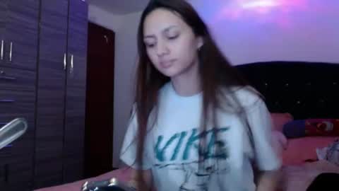 holy_julii online show from 07/18/26, 03:44