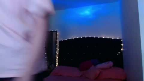 holy_julii online show from 07/22/26, 03:42