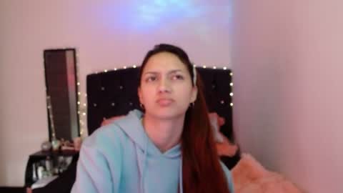 holy_julii online show from 07/26/26, 04:58