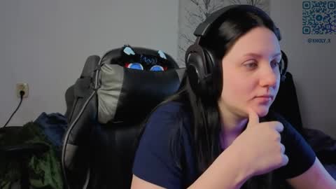 Snapshot of holy_kveta chatting on 04/18/26, 03:32 Kviki online show from 04/18/26, 03:32