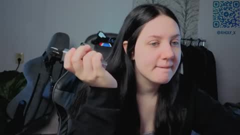 Snapshot of holy_kveta chatting on 04/22/26, 02:58 Kviki online show from 04/22/26, 02:58