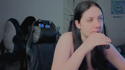 Snapshot of holy_kveta chatting on 05/07/26, 02:39 Kviki online show from 05/07/26, 02:39