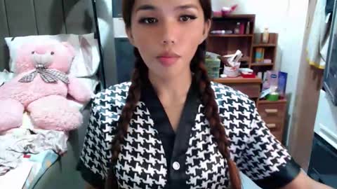 holy_molly1 online show from 01/05/26, 07:06