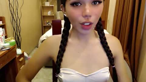 holy_molly1 online show from 05/20/26, 05:02