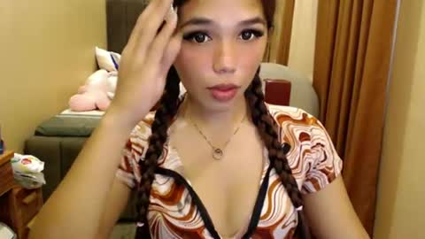 holy_molly1 online show from 06/12/26, 03:33