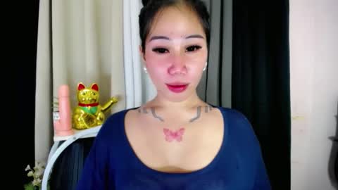 holy_samyx online show from 11/19/25, 02:06